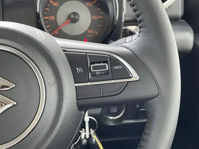 スズキ ジムニー XC 佐賀県 2025(令7)年 0.1万km未満 ピュアホワイトP ワンオーナー/パートタイム４WD/クルーズコントロール/車線逸脱警報システム/衝突被害軽減ブレーキ/クリアランスソナー/D＋N席シートヒーター/ミラーヒーター/ステアリングリモコン/オートマチックハイビーム/ウィンカーミラー/純正16インチアルミホイール/純正LEDヘッドライト/純正フォグライト/新車保証書/取扱説明書/スペアキー１本