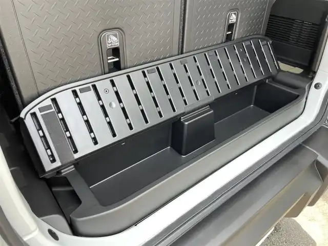 スズキ ジムニー XC 佐賀県 2025(令7)年 0.1万km未満 ピュアホワイトP ワンオーナー/パートタイム４WD/クルーズコントロール/車線逸脱警報システム/衝突被害軽減ブレーキ/クリアランスソナー/D＋N席シートヒーター/ミラーヒーター/ステアリングリモコン/オートマチックハイビーム/ウィンカーミラー/純正16インチアルミホイール/純正LEDヘッドライト/純正フォグライト/新車保証書/取扱説明書/スペアキー１本