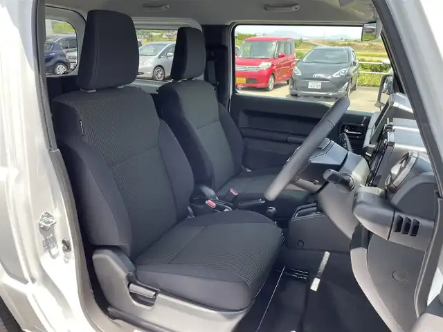 スズキ ジムニー XC 佐賀県 2025(令7)年 0.1万km未満 ピュアホワイトP ワンオーナー/パートタイム４WD/クルーズコントロール/車線逸脱警報システム/衝突被害軽減ブレーキ/クリアランスソナー/D＋N席シートヒーター/ミラーヒーター/ステアリングリモコン/オートマチックハイビーム/ウィンカーミラー/純正16インチアルミホイール/純正LEDヘッドライト/純正フォグライト/新車保証書/取扱説明書/スペアキー１本