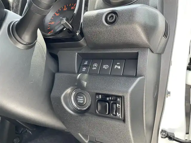 スズキ ジムニー XC 佐賀県 2025(令7)年 0.1万km未満 ピュアホワイトP ワンオーナー/パートタイム４WD/クルーズコントロール/車線逸脱警報システム/衝突被害軽減ブレーキ/クリアランスソナー/D＋N席シートヒーター/ミラーヒーター/ステアリングリモコン/オートマチックハイビーム/ウィンカーミラー/純正16インチアルミホイール/純正LEDヘッドライト/純正フォグライト/新車保証書/取扱説明書/スペアキー１本