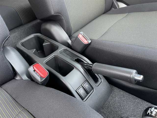 スズキ ジムニー XC 佐賀県 2025(令7)年 0.1万km未満 ピュアホワイトP ワンオーナー/パートタイム４WD/クルーズコントロール/車線逸脱警報システム/衝突被害軽減ブレーキ/クリアランスソナー/D＋N席シートヒーター/ミラーヒーター/ステアリングリモコン/オートマチックハイビーム/ウィンカーミラー/純正16インチアルミホイール/純正LEDヘッドライト/純正フォグライト/新車保証書/取扱説明書/スペアキー１本