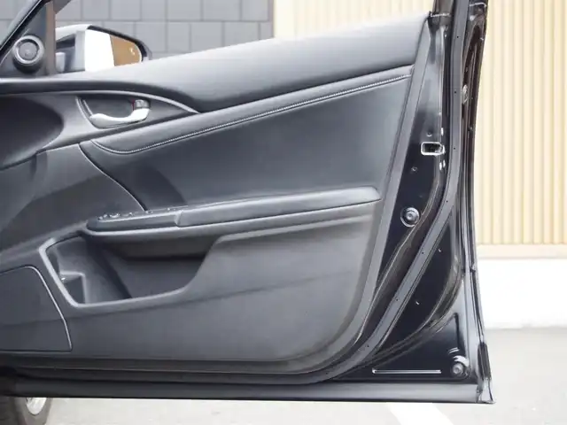 ホンダ インサイト EX 埼玉県 2020(令2)年 8.7万km クリスタルブラックパール 純正ディスプレイオーディオ/ホンダセンシング/　衝突軽減ブレーキ/　誤発進抑制機能/　後方誤発進抑制機能/　先行車発進お知らせ機能/　オートハイビーム/　パーキングセンサーシステム/ブラインドスポットモニター/アダクティブクルーズコントロール/ETC2.0/フルセグ/パワーシート/シートヒーター/ドライブレコーダー/バックカメラ/パドルシフト