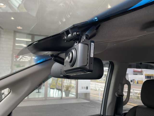 ホンダ フリード G ホンダセンシング 福島県 2022(令4)年 1.3万km ルナシルバーM ワンオーナー車/純正ナビ/　DISC・USB・FM＆AM/プッシュスタート/スマートキー/スペアキー/クルーズコントロール追従あり/ドライブレコーダー前後/バックカメラ/純正エンジンスターター/電格ミラー/ステアリングリモコン/レーンキープアシスト/オートライト/コーナーセンサー/両側パワースライドドア/純正フロアマット/両席シートヒーター