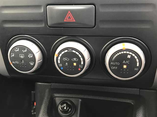 日産 エクストレイル 25X 富山県 2008(平20)年 7.9万km ブレードシルバー 4WD/サンルーフ/社外ナビ/ワンセグTV/バックカメラ/ドライブレコーダー/革巻きステアリング/横滑り防止装置/ダウンヒルアシストコントロール/ETC/ルーフレール/電動格納ミラー/オートライト