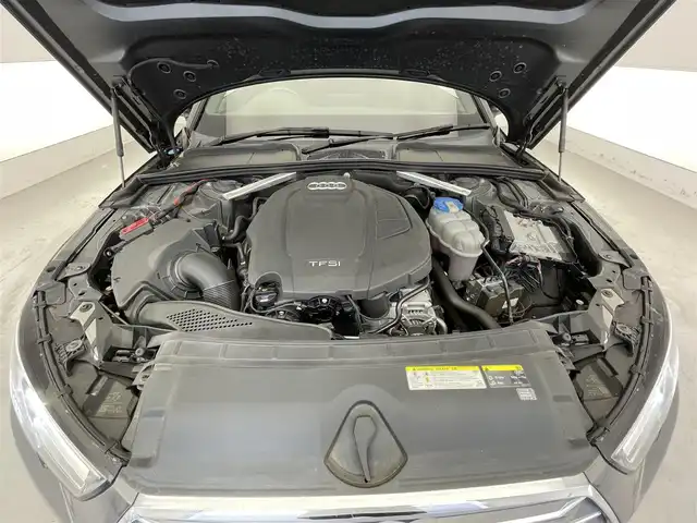 アウディ Ａ４ アバント 2.0TFSIクワトロスポーツ 滋賀県 2017(平29)年 5.5万km クォーツグレーM 純正7インチナビ/・TV・Bluetooth・CD・AUX/全方位カメラ/プレミアムサウンド(bang&olufsen)/パーキングセンサー/パーキングアシスト/クルーズコントロール/横滑り防止機能/前後ドライブレコーダー/ビルトインETC/パドルシフト/ステアリングスイッチ/電子パーキング機能/ブレーキホールド機能/GPSレシーバー