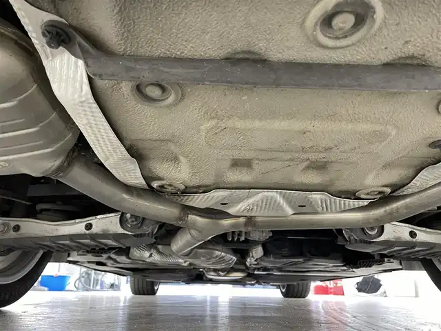 アウディ Ａ４ アバント 2.0TFSIクワトロスポーツ 滋賀県 2017(平29)年 5.5万km クォーツグレーM 純正7インチナビ/・TV・Bluetooth・CD・AUX/全方位カメラ/プレミアムサウンド(bang&olufsen)/パーキングセンサー/パーキングアシスト/クルーズコントロール/横滑り防止機能/前後ドライブレコーダー/ビルトインETC/パドルシフト/ステアリングスイッチ/電子パーキング機能/ブレーキホールド機能/GPSレシーバー