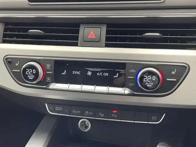 アウディ Ａ４ アバント 2.0TFSIクワトロスポーツ 滋賀県 2017(平29)年 5.5万km クォーツグレーM 純正7インチナビ/・TV・Bluetooth・CD・AUX/全方位カメラ/プレミアムサウンド(bang&olufsen)/パーキングセンサー/パーキングアシスト/クルーズコントロール/横滑り防止機能/前後ドライブレコーダー/ビルトインETC/パドルシフト/ステアリングスイッチ/電子パーキング機能/ブレーキホールド機能/GPSレシーバー