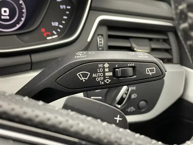 アウディ Ａ４ アバント 2.0TFSIクワトロスポーツ 滋賀県 2017(平29)年 5.5万km クォーツグレーM 純正7インチナビ/・TV・Bluetooth・CD・AUX/全方位カメラ/プレミアムサウンド(bang&olufsen)/パーキングセンサー/パーキングアシスト/クルーズコントロール/横滑り防止機能/前後ドライブレコーダー/ビルトインETC/パドルシフト/ステアリングスイッチ/電子パーキング機能/ブレーキホールド機能/GPSレシーバー