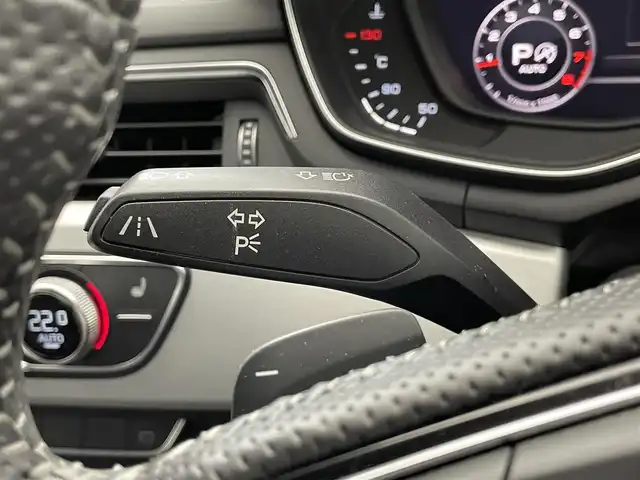 アウディ Ａ４ アバント 2.0TFSIクワトロスポーツ 滋賀県 2017(平29)年 5.5万km クォーツグレーM 純正7インチナビ/・TV・Bluetooth・CD・AUX/全方位カメラ/プレミアムサウンド(bang&olufsen)/パーキングセンサー/パーキングアシスト/クルーズコントロール/横滑り防止機能/前後ドライブレコーダー/ビルトインETC/パドルシフト/ステアリングスイッチ/電子パーキング機能/ブレーキホールド機能/GPSレシーバー