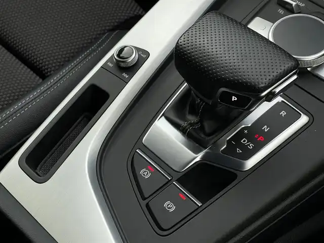 アウディ Ａ４ アバント 2.0TFSIクワトロスポーツ 山梨県 2017(平29)年 5.5万km クォーツグレーM Bang＆Olufsen /マトリクスLED /アシスタンス/純正ＭＭＩナビ/全周囲カメラ/ＢＴ/フルセグ/ＣＤ/ＤＶＤ/バーチャルＣ/ＡＣＣ/ＢＳＡ/ＬＫＡ/Ａライト/Ａハイビーム/黒半革/シートＨ/Ｐシート/Ｐバックドア/前後ドラレコ/ＥＴＣ/保証書