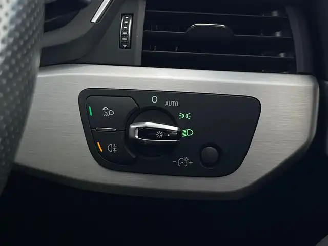 アウディ Ａ４ アバント 2.0TFSIクワトロスポーツ 山梨県 2017(平29)年 5.5万km クォーツグレーM Bang＆Olufsen /マトリクスLED /アシスタンス/純正ＭＭＩナビ/全周囲カメラ/ＢＴ/フルセグ/ＣＤ/ＤＶＤ/バーチャルＣ/ＡＣＣ/ＢＳＡ/ＬＫＡ/Ａライト/Ａハイビーム/黒半革/シートＨ/Ｐシート/Ｐバックドア/前後ドラレコ/ＥＴＣ/保証書