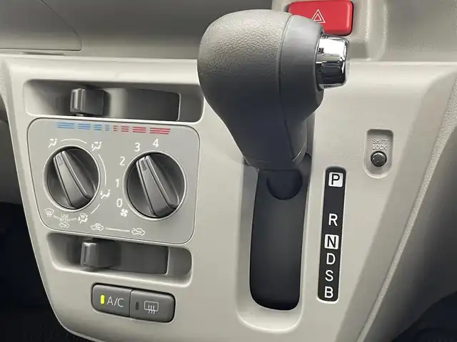 ダイハツ ミラ イース X SAⅢ 茨城県 2022(令4)年 1.6万km プラムブラウンクリスタルマイカ 社外ナビ/フルセグ/衝突軽減ブレーキ/オートマチックハイビーム/前後コーナーセンサー/LEDヘッドライト/・オートライト/ABS/横滑り防止装置/盗難防止装置/アイドリングストップ/純正フロアマット/ドアバイザー