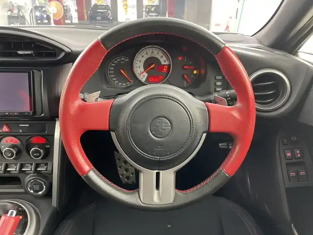 トヨタ ８６ GT 愛知県 2012(平24)年 6.3万km サテンホワイトパール 禁煙車/7インチナビ/（Bluetooth/CD/DV/フルセグTV) /【品番：CN-H510D】/ETC/純正17インチアルミホイール/横滑り防止装置/純正フロアマット/LEDヘッドライト/オートライト/フォグランプ/MTモード付AT/パドルシフト/スペアタイヤ【スタッドレスアルミホイール4本】/オートエアコン/パワーウインドウ