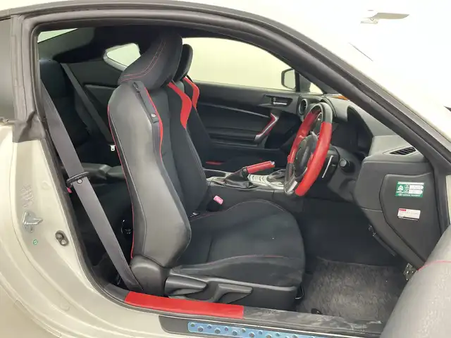 トヨタ ８６ GT 愛知県 2012(平24)年 6.3万km サテンホワイトパール 禁煙車/7インチナビ/（Bluetooth/CD/DV/フルセグTV) /【品番：CN-H510D】/ETC/純正17インチアルミホイール/横滑り防止装置/純正フロアマット/LEDヘッドライト/オートライト/フォグランプ/MTモード付AT/パドルシフト/スペアタイヤ【スタッドレスアルミホイール4本】/オートエアコン/パワーウインドウ