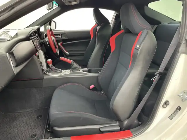 トヨタ ８６ GT 愛知県 2012(平24)年 6.3万km サテンホワイトパール 禁煙車/7インチナビ/（Bluetooth/CD/DV/フルセグTV) /【品番：CN-H510D】/ETC/純正17インチアルミホイール/横滑り防止装置/純正フロアマット/LEDヘッドライト/オートライト/フォグランプ/MTモード付AT/パドルシフト/スペアタイヤ【スタッドレスアルミホイール4本】/オートエアコン/パワーウインドウ