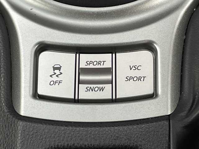 トヨタ ８６ GT 愛知県 2012(平24)年 6.3万km サテンホワイトパール 禁煙車/7インチナビ/（Bluetooth/CD/DV/フルセグTV) /【品番：CN-H510D】/ETC/純正17インチアルミホイール/横滑り防止装置/純正フロアマット/LEDヘッドライト/オートライト/フォグランプ/MTモード付AT/パドルシフト/スペアタイヤ【スタッドレスアルミホイール4本】/オートエアコン/パワーウインドウ