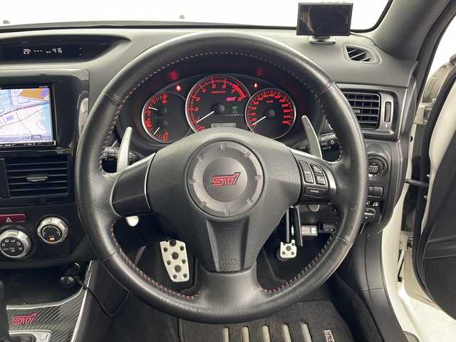スバル インプレッサ ＷＲＸ STI A－Line 秋田県 2011(平23)年 8.3万km サテンホワイトパール 社外ナビ　フルセグＴＶ　スマートキー　　ＥＴＣ　プッシュスタート　純正フロアマット　運転席パワーシート　レザーシート　横滑り防止装置　ＬＥＤヘッドライト　フォグライト　ライトレベライザー　電格ミラー