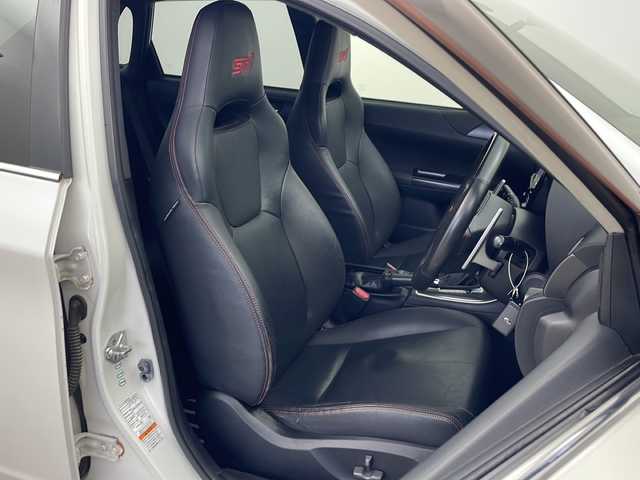 スバル インプレッサ ＷＲＸ STI A－Line 秋田県 2011(平23)年 8.3万km サテンホワイトパール 社外ナビ　フルセグＴＶ　スマートキー　　ＥＴＣ　プッシュスタート　純正フロアマット　運転席パワーシート　レザーシート　横滑り防止装置　ＬＥＤヘッドライト　フォグライト　ライトレベライザー　電格ミラー