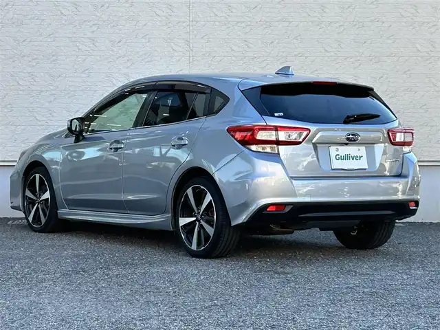 スバル インプレッサ スポーツ 2．0i－S アイサイト 大阪府 2017(平29)年 4.7万km アイスシルバーメタリック ワンオーナー/社外8インチSDナビ（Panasonic CN-LR820DFC)/BT/CD/DVD/フルセグTV/アイサイトver3/レーンキープアシスト/追従機能付きクルーズコントロール/ADB (アダプティブドライビングビーム）/プリクラッシュブレーキ/リヤビークルディティクション/アイサイト専用フロントドライブレコーダー/パドルシフト/パワーシートD/N席/ナノイー空気清浄機/歩行者保護エアバック/前後フォグランプ/純正フロアマット/純正18インチAW/LEDヘッドライト/スペアキー/ETC2.0