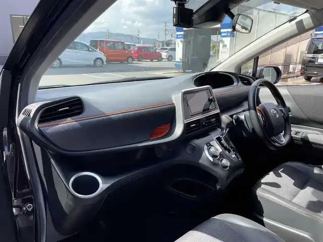 トヨタ シエンタ ハイブリッド G クエロ 滋賀県 2018(平30)年 4.8万km クールボルドーガラスフレーク 社外ナビ/【CD.DVD.Bluetooth.フルセグTV】/バックカメラ/衝突軽減ブレーキ/ビルトインETC/前後ドライブレコーダー/ハーフレザーシート/前席シートヒーター/HIDヘッドライト/オートライト/オートハイビーム/両側電動スライドドア/スマートキー/スペアキー