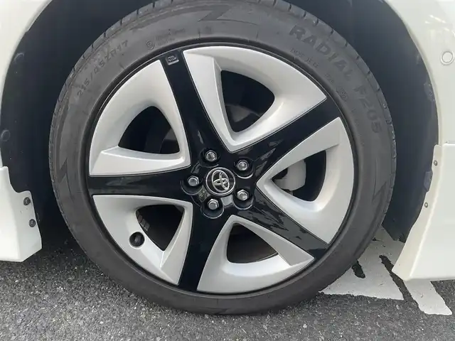 トヨタ プリウス A ツーリングセレクション 長崎県 2018(平30)年 7.6万km ホワイトパールクリスタルシャイン 社外SDナビ/・AM/FM/BT/CD/DVD/HDMI/フルセグTV/バックカメラ/モデリスタエアロ/ステアリングスイッチ/クルーズコントロール/HUD/プリクラッシュセーフティ/コーナーセンサー/BSM/ふらつき検知/ビルトインETC/前席シートヒーター/前方ドライブレコーダー/フロアマット/取扱説明書/スペアキー/エンジンスターター