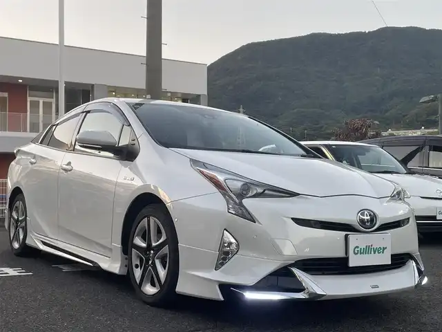 トヨタ プリウス A ツーリングセレクション 長崎県 2018(平30)年 7.6万km ホワイトパールクリスタルシャイン 社外SDナビ/・AM/FM/BT/CD/DVD/HDMI/フルセグTV/バックカメラ/モデリスタエアロ/ステアリングスイッチ/クルーズコントロール/HUD/プリクラッシュセーフティ/コーナーセンサー/BSM/ふらつき検知/ビルトインETC/前席シートヒーター/前方ドライブレコーダー/フロアマット/取扱説明書/スペアキー/エンジンスターター