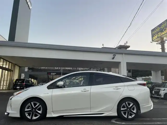 トヨタ プリウス A ツーリングセレクション 長崎県 2018(平30)年 7.6万km ホワイトパールクリスタルシャイン 社外SDナビ/・AM/FM/BT/CD/DVD/HDMI/フルセグTV/バックカメラ/モデリスタエアロ/ステアリングスイッチ/クルーズコントロール/HUD/プリクラッシュセーフティ/コーナーセンサー/BSM/ふらつき検知/ビルトインETC/前席シートヒーター/前方ドライブレコーダー/フロアマット/取扱説明書/スペアキー/エンジンスターター