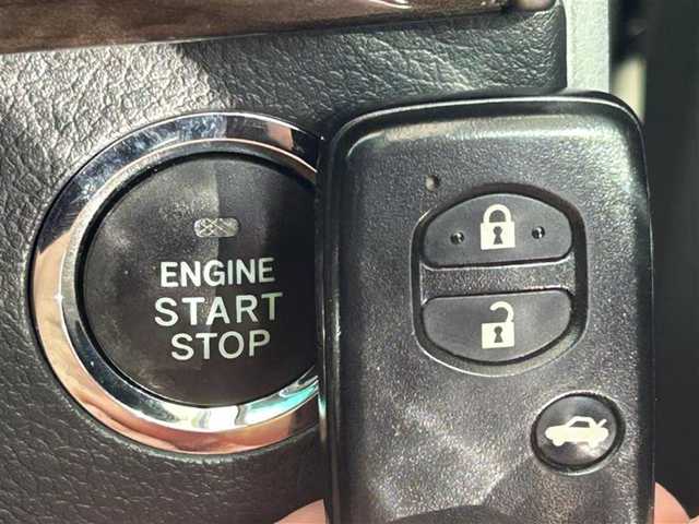 トヨタ マークＸ 250G 愛知県 2012(平24)年 4.2万km ホワイトパールクリスタルシャイン ワンオーナー/純正SDナビ(FM/AM/CD/DVD/BT/DS/フルセグ)/バックカメラ/パワーシート(D席)/ドライブレコーダー/HIDヘッドライト/フォグランプ/純正AW16インチ/電動格納ミラー/純正フロアマット/ETC/ドアバイザー/プッシュスタート/スマートキー・スペアキー１本/ステアリングリモコン/ABS/取扱説明書・保証書