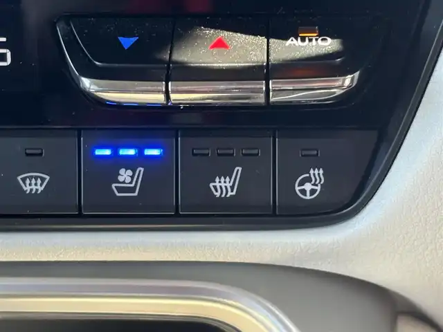 マツダ ＣＸ－６０ XD HV エクスクルーシブモダン 滋賀県 2022(令4)年 2万km ディープクリスタルブルーマイカ 純正12.3インチナビ/・Bluetooth/USB/フルセグ/BOSEプレミアムサウンド/全方位カメラ/前後ドライブレコーダー/ビルトインETC/ホワイトレザーシート/前席パワーシート/D席シートメモリー/全席シートヒーター/前席エアーシート/革巻きステアリング/ハンドルヒーター/ヘッドアップディスプレイ/パワーバックドア/ダウンヒルアシストコントロール/i・ACTIVSENSE/レーダークルコン/クルージング＆トラフィック・サポート/デイタイム・ランニング・ライト/アダプティブLEDヘッドライト/ハイビーム・コントロール・システム/アドバンスト・スマート・シティ・ブレーキ・サポート/AT誤発進抑制制御/スマート・シティ・ブレーキ・サポート/リア・クロス・トラフィック・アラート/車線逸脱警報システム/レーン・キープ・アシスト・システム/ブラインド・スポット・モニタリング/前側方接近車両検知/交通標識認識システム/電格ウィンカーミラー/プッシュスタート/スマートキー×２