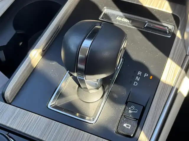 マツダ ＣＸ－６０ XD HV エクスクルーシブモダン 滋賀県 2022(令4)年 2万km ディープクリスタルブルーマイカ 純正12.3インチナビ/・Bluetooth/USB/フルセグ/BOSEプレミアムサウンド/全方位カメラ/前後ドライブレコーダー/ビルトインETC/ホワイトレザーシート/前席パワーシート/D席シートメモリー/全席シートヒーター/前席エアーシート/革巻きステアリング/ハンドルヒーター/ヘッドアップディスプレイ/パワーバックドア/ダウンヒルアシストコントロール/i・ACTIVSENSE/レーダークルコン/クルージング＆トラフィック・サポート/デイタイム・ランニング・ライト/アダプティブLEDヘッドライト/ハイビーム・コントロール・システム/アドバンスト・スマート・シティ・ブレーキ・サポート/AT誤発進抑制制御/スマート・シティ・ブレーキ・サポート/リア・クロス・トラフィック・アラート/車線逸脱警報システム/レーン・キープ・アシスト・システム/ブラインド・スポット・モニタリング/前側方接近車両検知/交通標識認識システム/電格ウィンカーミラー/プッシュスタート/スマートキー×２