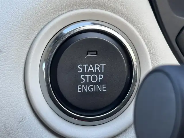 マツダ ＣＸ－６０ XD HV エクスクルーシブモダン 滋賀県 2022(令4)年 2万km ディープクリスタルブルーマイカ 純正12.3インチナビ/・Bluetooth/USB/フルセグ/BOSEプレミアムサウンド/全方位カメラ/前後ドライブレコーダー/ビルトインETC/ホワイトレザーシート/前席パワーシート/D席シートメモリー/全席シートヒーター/前席エアーシート/革巻きステアリング/ハンドルヒーター/ヘッドアップディスプレイ/パワーバックドア/ダウンヒルアシストコントロール/i・ACTIVSENSE/レーダークルコン/クルージング＆トラフィック・サポート/デイタイム・ランニング・ライト/アダプティブLEDヘッドライト/ハイビーム・コントロール・システム/アドバンスト・スマート・シティ・ブレーキ・サポート/AT誤発進抑制制御/スマート・シティ・ブレーキ・サポート/リア・クロス・トラフィック・アラート/車線逸脱警報システム/レーン・キープ・アシスト・システム/ブラインド・スポット・モニタリング/前側方接近車両検知/交通標識認識システム/電格ウィンカーミラー/プッシュスタート/スマートキー×２