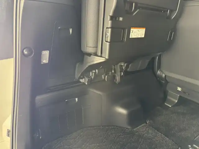 トヨタ アルファードハイブリット SR Cパッケージ 三重県 2020(令2)年 4万km ホワイトパールクリスタルシャイン ハイブリッド/E-Four（4WD）/MTモード付インパネCVT/JBLプレミアムサウンド*/純正10.5インチナビ/（FM/AM/CD/DVD/Blu-ray/SDREC/SD/USB/Bluetooth/VTR/HDMI/TV/AUX/Miracast/CarPlay/AndroidAuto）/13.3インチ 後席モニター*/パノラミックビューモニター*/モデリスタエアロ（F/S/R下）/両側パワースライドドア/ドライブレコーダー 前方/ビルトイン ETC2.0/Toyota Safety Sense/・PCS/・LTA/・【OP】BSM & RCTA*1/・パーキングサポートブレーキ（静止物・後方接近車両）/・アダプティブハイビームシステム/・レーダークルコン/・ロードサインアシスト/・インテリジェントパーキングアシスト*/など/装備/・ツインムーンルーフ*/・デジタルインナーミラー*1/・合皮シート/・パワーシート（D/N）/・エグゼクティブパワーシート（電動リクライニング＆オットマン）/・パワーバックドア/・シートヒーター、ベンチレーション（D/N）/・ステアリングヒーター/・左右＆後席独立オートエアコン/・おくだけ充電*/・3眼LEDヘッドランプ/・スマートキーx2/・保/取/ナビ取/など/*メーカーOP