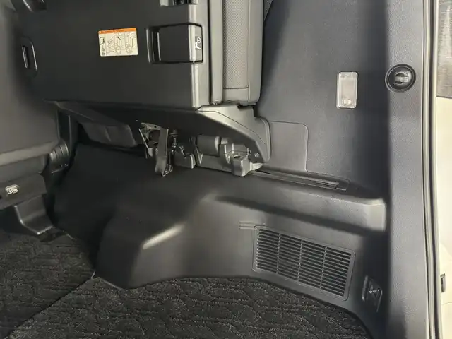 トヨタ アルファードハイブリット SR Cパッケージ 三重県 2020(令2)年 4万km ホワイトパールクリスタルシャイン ハイブリッド/E-Four（4WD）/MTモード付インパネCVT/JBLプレミアムサウンド*/純正10.5インチナビ/（FM/AM/CD/DVD/Blu-ray/SDREC/SD/USB/Bluetooth/VTR/HDMI/TV/AUX/Miracast/CarPlay/AndroidAuto）/13.3インチ 後席モニター*/パノラミックビューモニター*/モデリスタエアロ（F/S/R下）/両側パワースライドドア/ドライブレコーダー 前方/ビルトイン ETC2.0/Toyota Safety Sense/・PCS/・LTA/・【OP】BSM & RCTA*1/・パーキングサポートブレーキ（静止物・後方接近車両）/・アダプティブハイビームシステム/・レーダークルコン/・ロードサインアシスト/・インテリジェントパーキングアシスト*/など/装備/・ツインムーンルーフ*/・デジタルインナーミラー*1/・合皮シート/・パワーシート（D/N）/・エグゼクティブパワーシート（電動リクライニング＆オットマン）/・パワーバックドア/・シートヒーター、ベンチレーション（D/N）/・ステアリングヒーター/・左右＆後席独立オートエアコン/・おくだけ充電*/・3眼LEDヘッドランプ/・スマートキーx2/・保/取/ナビ取/など/*メーカーOP