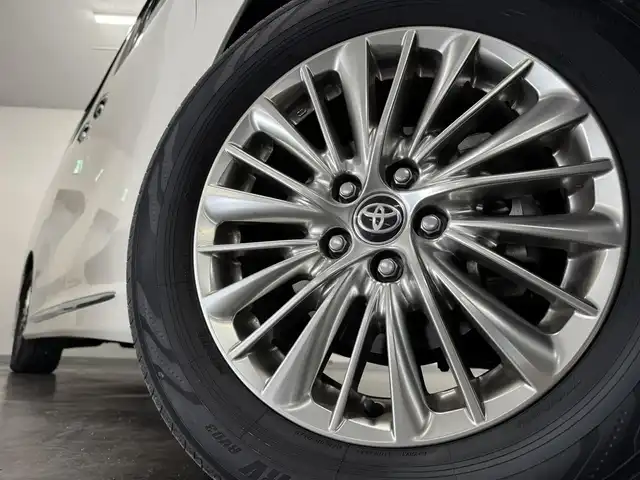 トヨタ アルファードハイブリット SR Cパッケージ 三重県 2020(令2)年 4万km ホワイトパールクリスタルシャイン ハイブリッド/E-Four（4WD）/MTモード付インパネCVT/JBLプレミアムサウンド*/純正10.5インチナビ/（FM/AM/CD/DVD/Blu-ray/SDREC/SD/USB/Bluetooth/VTR/HDMI/TV/AUX/Miracast/CarPlay/AndroidAuto）/13.3インチ 後席モニター*/パノラミックビューモニター*/モデリスタエアロ（F/S/R下）/両側パワースライドドア/ドライブレコーダー 前方/ビルトイン ETC2.0/Toyota Safety Sense/・PCS/・LTA/・【OP】BSM & RCTA*1/・パーキングサポートブレーキ（静止物・後方接近車両）/・アダプティブハイビームシステム/・レーダークルコン/・ロードサインアシスト/・インテリジェントパーキングアシスト*/など/装備/・ツインムーンルーフ*/・デジタルインナーミラー*1/・合皮シート/・パワーシート（D/N）/・エグゼクティブパワーシート（電動リクライニング＆オットマン）/・パワーバックドア/・シートヒーター、ベンチレーション（D/N）/・ステアリングヒーター/・左右＆後席独立オートエアコン/・おくだけ充電*/・3眼LEDヘッドランプ/・スマートキーx2/・保/取/ナビ取/など/*メーカーOP