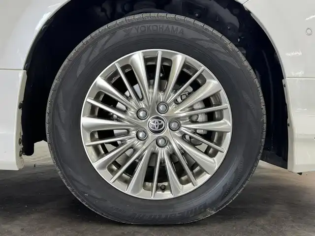 トヨタ アルファードハイブリット SR Cパッケージ 三重県 2020(令2)年 4万km ホワイトパールクリスタルシャイン ハイブリッド/E-Four（4WD）/MTモード付インパネCVT/JBLプレミアムサウンド*/純正10.5インチナビ/（FM/AM/CD/DVD/Blu-ray/SDREC/SD/USB/Bluetooth/VTR/HDMI/TV/AUX/Miracast/CarPlay/AndroidAuto）/13.3インチ 後席モニター*/パノラミックビューモニター*/モデリスタエアロ（F/S/R下）/両側パワースライドドア/ドライブレコーダー 前方/ビルトイン ETC2.0/Toyota Safety Sense/・PCS/・LTA/・【OP】BSM & RCTA*1/・パーキングサポートブレーキ（静止物・後方接近車両）/・アダプティブハイビームシステム/・レーダークルコン/・ロードサインアシスト/・インテリジェントパーキングアシスト*/など/装備/・ツインムーンルーフ*/・デジタルインナーミラー*1/・合皮シート/・パワーシート（D/N）/・エグゼクティブパワーシート（電動リクライニング＆オットマン）/・パワーバックドア/・シートヒーター、ベンチレーション（D/N）/・ステアリングヒーター/・左右＆後席独立オートエアコン/・おくだけ充電*/・3眼LEDヘッドランプ/・スマートキーx2/・保/取/ナビ取/など/*メーカーOP