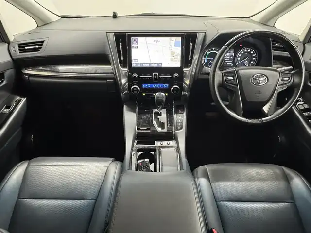 トヨタ アルファードハイブリット SR Cパッケージ 三重県 2020(令2)年 4万km ホワイトパールクリスタルシャイン ハイブリッド/E-Four（4WD）/MTモード付インパネCVT/JBLプレミアムサウンド*/純正10.5インチナビ/（FM/AM/CD/DVD/Blu-ray/SDREC/SD/USB/Bluetooth/VTR/HDMI/TV/AUX/Miracast/CarPlay/AndroidAuto）/13.3インチ 後席モニター*/パノラミックビューモニター*/モデリスタエアロ（F/S/R下）/両側パワースライドドア/ドライブレコーダー 前方/ビルトイン ETC2.0/Toyota Safety Sense/・PCS/・LTA/・【OP】BSM & RCTA*1/・パーキングサポートブレーキ（静止物・後方接近車両）/・アダプティブハイビームシステム/・レーダークルコン/・ロードサインアシスト/・インテリジェントパーキングアシスト*/など/装備/・ツインムーンルーフ*/・デジタルインナーミラー*1/・合皮シート/・パワーシート（D/N）/・エグゼクティブパワーシート（電動リクライニング＆オットマン）/・パワーバックドア/・シートヒーター、ベンチレーション（D/N）/・ステアリングヒーター/・左右＆後席独立オートエアコン/・おくだけ充電*/・3眼LEDヘッドランプ/・スマートキーx2/・保/取/ナビ取/など/*メーカーOP