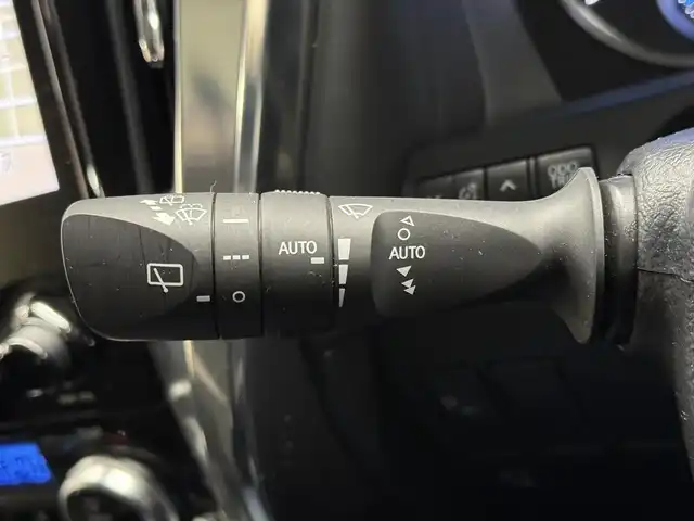 トヨタ アルファードハイブリット SR Cパッケージ 三重県 2020(令2)年 4万km ホワイトパールクリスタルシャイン ハイブリッド/E-Four（4WD）/MTモード付インパネCVT/JBLプレミアムサウンド*/純正10.5インチナビ/（FM/AM/CD/DVD/Blu-ray/SDREC/SD/USB/Bluetooth/VTR/HDMI/TV/AUX/Miracast/CarPlay/AndroidAuto）/13.3インチ 後席モニター*/パノラミックビューモニター*/モデリスタエアロ（F/S/R下）/両側パワースライドドア/ドライブレコーダー 前方/ビルトイン ETC2.0/Toyota Safety Sense/・PCS/・LTA/・【OP】BSM & RCTA*1/・パーキングサポートブレーキ（静止物・後方接近車両）/・アダプティブハイビームシステム/・レーダークルコン/・ロードサインアシスト/・インテリジェントパーキングアシスト*/など/装備/・ツインムーンルーフ*/・デジタルインナーミラー*1/・合皮シート/・パワーシート（D/N）/・エグゼクティブパワーシート（電動リクライニング＆オットマン）/・パワーバックドア/・シートヒーター、ベンチレーション（D/N）/・ステアリングヒーター/・左右＆後席独立オートエアコン/・おくだけ充電*/・3眼LEDヘッドランプ/・スマートキーx2/・保/取/ナビ取/など/*メーカーOP