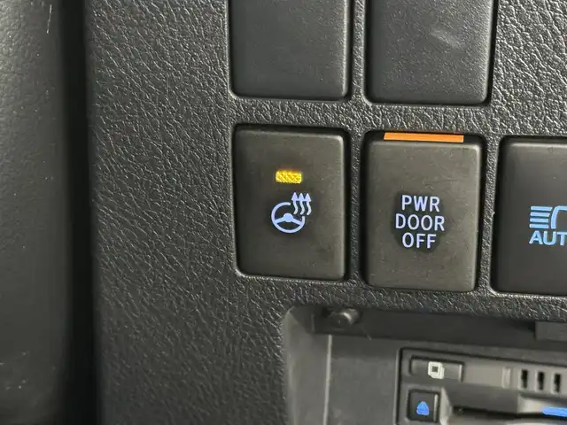 トヨタ アルファードハイブリット SR Cパッケージ 三重県 2020(令2)年 4万km ホワイトパールクリスタルシャイン ハイブリッド/E-Four（4WD）/MTモード付インパネCVT/JBLプレミアムサウンド*/純正10.5インチナビ/（FM/AM/CD/DVD/Blu-ray/SDREC/SD/USB/Bluetooth/VTR/HDMI/TV/AUX/Miracast/CarPlay/AndroidAuto）/13.3インチ 後席モニター*/パノラミックビューモニター*/モデリスタエアロ（F/S/R下）/両側パワースライドドア/ドライブレコーダー 前方/ビルトイン ETC2.0/Toyota Safety Sense/・PCS/・LTA/・【OP】BSM & RCTA*1/・パーキングサポートブレーキ（静止物・後方接近車両）/・アダプティブハイビームシステム/・レーダークルコン/・ロードサインアシスト/・インテリジェントパーキングアシスト*/など/装備/・ツインムーンルーフ*/・デジタルインナーミラー*1/・合皮シート/・パワーシート（D/N）/・エグゼクティブパワーシート（電動リクライニング＆オットマン）/・パワーバックドア/・シートヒーター、ベンチレーション（D/N）/・ステアリングヒーター/・左右＆後席独立オートエアコン/・おくだけ充電*/・3眼LEDヘッドランプ/・スマートキーx2/・保/取/ナビ取/など/*メーカーOP