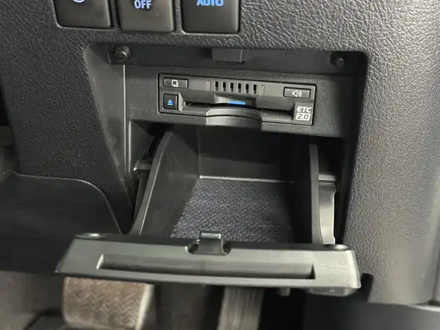 トヨタ アルファードハイブリット SR Cパッケージ 三重県 2020(令2)年 4万km ホワイトパールクリスタルシャイン ハイブリッド/E-Four（4WD）/MTモード付インパネCVT/JBLプレミアムサウンド*/純正10.5インチナビ/（FM/AM/CD/DVD/Blu-ray/SDREC/SD/USB/Bluetooth/VTR/HDMI/TV/AUX/Miracast/CarPlay/AndroidAuto）/13.3インチ 後席モニター*/パノラミックビューモニター*/モデリスタエアロ（F/S/R下）/両側パワースライドドア/ドライブレコーダー 前方/ビルトイン ETC2.0/Toyota Safety Sense/・PCS/・LTA/・【OP】BSM & RCTA*1/・パーキングサポートブレーキ（静止物・後方接近車両）/・アダプティブハイビームシステム/・レーダークルコン/・ロードサインアシスト/・インテリジェントパーキングアシスト*/など/装備/・ツインムーンルーフ*/・デジタルインナーミラー*1/・合皮シート/・パワーシート（D/N）/・エグゼクティブパワーシート（電動リクライニング＆オットマン）/・パワーバックドア/・シートヒーター、ベンチレーション（D/N）/・ステアリングヒーター/・左右＆後席独立オートエアコン/・おくだけ充電*/・3眼LEDヘッドランプ/・スマートキーx2/・保/取/ナビ取/など/*メーカーOP