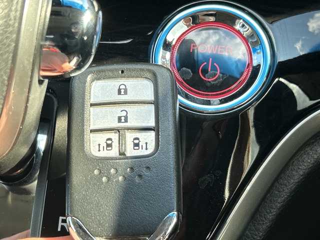 ホンダ オデッセイ ハイブリッド アブソルート・EXホンダセンジング 大阪府 2019(平31)年 2.7万km プレミアムヴィーナスブラックP BSM/11.6インチ純正ナビ(BT/フルセグ/HDMI/USB/DVD)/アラウンドビューモニター/フリップダウンモニター/レーダークルーズコントロール/衝突被害軽減システム/レーンキープアシスト/両側パワースライドドア/パワーシート/シートヒーター/ハーフレザーシート/ETC2.0/LEDヘッドライト/オートライト/オートマチックハイビーム/純正フロアマット/純正アルミホイール/スペアキー