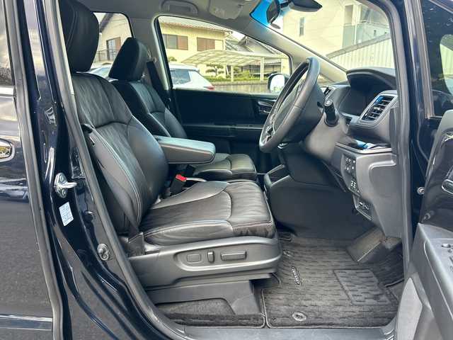 ホンダ オデッセイ ハイブリッド アブソルート・EXホンダセンジング 大阪府 2019(平31)年 2.7万km プレミアムヴィーナスブラックP BSM/11.6インチ純正ナビ(BT/フルセグ/HDMI/USB/DVD)/アラウンドビューモニター/フリップダウンモニター/レーダークルーズコントロール/衝突被害軽減システム/レーンキープアシスト/両側パワースライドドア/パワーシート/シートヒーター/ハーフレザーシート/ETC2.0/LEDヘッドライト/オートライト/オートマチックハイビーム/純正フロアマット/純正アルミホイール/スペアキー