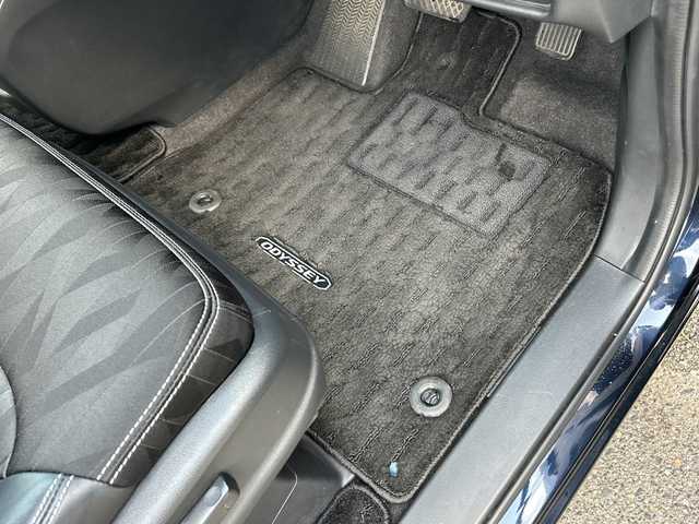 ホンダ オデッセイ ハイブリッド アブソルート・EXホンダセンジング 大阪府 2019(平31)年 2.7万km プレミアムヴィーナスブラックP BSM/11.6インチ純正ナビ(BT/フルセグ/HDMI/USB/DVD)/アラウンドビューモニター/フリップダウンモニター/レーダークルーズコントロール/衝突被害軽減システム/レーンキープアシスト/両側パワースライドドア/パワーシート/シートヒーター/ハーフレザーシート/ETC2.0/LEDヘッドライト/オートライト/オートマチックハイビーム/純正フロアマット/純正アルミホイール/スペアキー