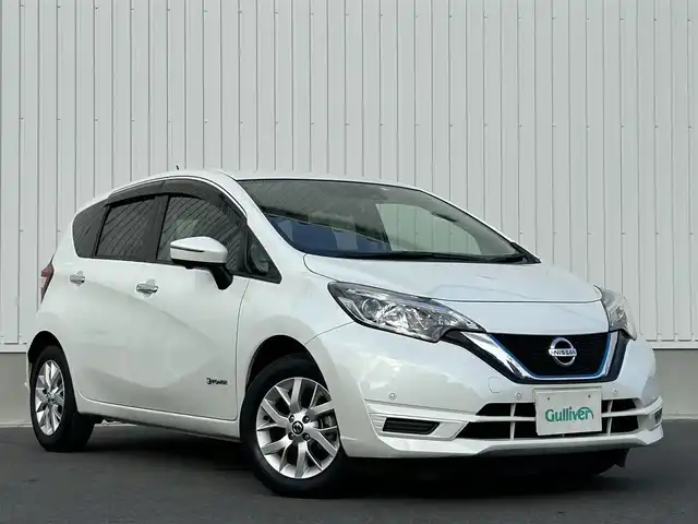 日産 ノート e－パワー X Vセレクション 群馬県 2020(令2)年 6.9万km ブリリアントホワイトパール エマージェンシーブレーキ/・インテリジェントエマージェンシーブレーキ/・レーンキープアシスト/純正SDナビ　MM319D-W/　(CD DVD Bluetooth フルセグ AUX SD ）/全方位モニター/LEDヘッドライト/オートライト/ETC/インテリジェントルームミラー/ドライブモード/横滑り防止/純正フロアマット/純正ドアバイザー/取扱説明書/保証書/スペアキー