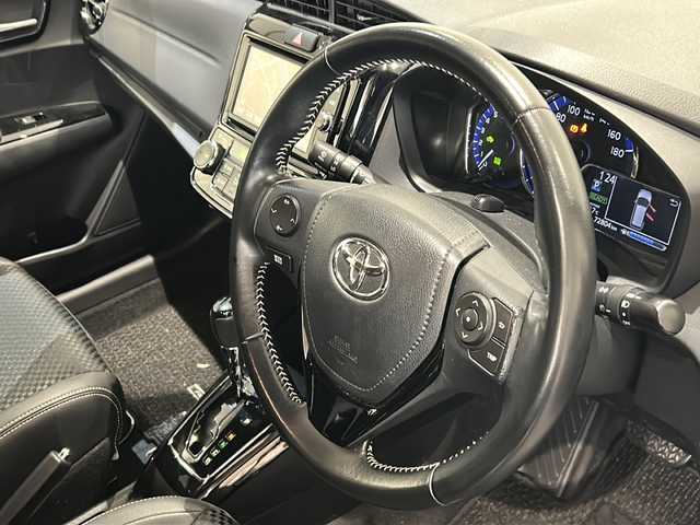 トヨタ カローラ フィールダー ハイブリッドG ダブルバイビー 新潟県 2017(平29)年 7.3万km ブラックマイカ セーフティセンス/-プリクラッシュセーフティ/-レーンディパーチャーアラート/-オートハイビーム /純正SDナビ/(CD/Bluetooth/フルセグTV)/バックカメラ/ETC/ドライブレコーダー/スマートキー/ハーフレザーシート/社外AW/LEDヘッドライト/ワイパーデアイサー