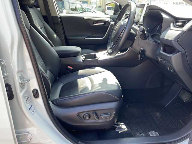 トヨタ ＲＡＶ４ G Zパッケージ 長野県 2022(令4)年 8.5万km ホワイトパールクリスタルシャイン ４WD/TRDエアロ/ブラックレザーシート/カロッツェリアナビフルセグTV/バックカメラ/パワーバックドア/純正１９インチアルミ/シートヒーター /ステアリングヒーター/前後コーナーセンサー/ルーフレール