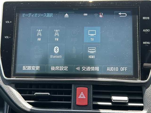 トヨタ ヴォクシー ハイブリッド V 東京都 2017(平29)年 4.8万km ホワイトパールクリスタルシャイン ワンオーナー/純正10インチナビ（NSZN-Z66T)/（T-Connect/フルセグ/HDMI/Bluetooth/USB）/Toyota Safety Sense/・プリクラッシュセーフティー/・レーンディパーチャーアラート/・オートマチックハイビーム/クルーズコントール/バックカメラ/純正フリップダウンモニター/純正ドライブレコーダー前後(DRT-H66A)/純正15インチアルミ/純正フロアマット/両側パワースライドドア/前席シートヒーター/ビルトインETC2.0/ドアバイザー/スマートキー/スペアキー1本/保証書/取説