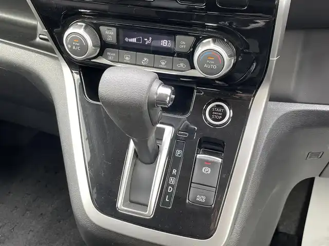 日産 セレナ ハイウェイスター プロパイロットED 宮崎県 2016(平28)年 7.3万km アズライトブルー スマートキー/両側パワースライドドア/エマージェンシーブレーキ/プロパイロット/純正9型ナビ/フリップダウンモニター/フルセグテレビ/DVD・Blu-ray再生/Bluetooth/ETC/USB入力端子/横滑り防止装置/オートライト/LEDライト