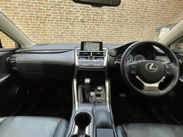 レクサス ＮＸ 200t Iパッケージ 岩手県 2014(平26)年 7万km ソニッククォーツ ガラスルーフ/ターボ/アイドリングストップ/横滑り防止装置/クルーズコントロール/衝突被害軽減システム/コーナーセンサー/合皮シート/パワーシート/シートヒーター/ステアリングヒーター/純正ナビ/フルセグTV/Blu-ray再生/ETC/AC100V/LEDヘッドライト/社外アルミホイール
