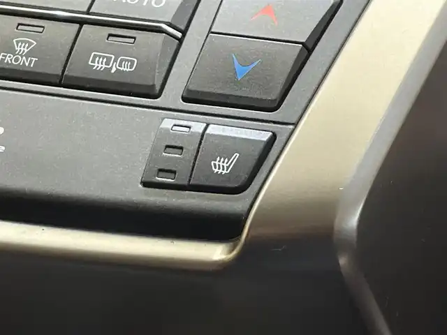 レクサス ＮＸ 200t Iパッケージ 岩手県 2014(平26)年 7万km ソニッククォーツ ガラスルーフ/ターボ/アイドリングストップ/横滑り防止装置/クルーズコントロール/衝突被害軽減システム/コーナーセンサー/合皮シート/パワーシート/シートヒーター/ステアリングヒーター/純正ナビ/フルセグTV/Blu-ray再生/ETC/AC100V/LEDヘッドライト/社外アルミホイール