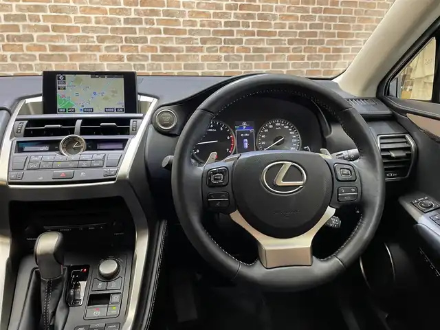 レクサス ＮＸ 200t Iパッケージ 岩手県 2014(平26)年 7万km ソニッククォーツ ガラスルーフ/ターボ/アイドリングストップ/横滑り防止装置/クルーズコントロール/衝突被害軽減システム/コーナーセンサー/合皮シート/パワーシート/シートヒーター/ステアリングヒーター/純正ナビ/フルセグTV/Blu-ray再生/ETC/AC100V/LEDヘッドライト/社外アルミホイール